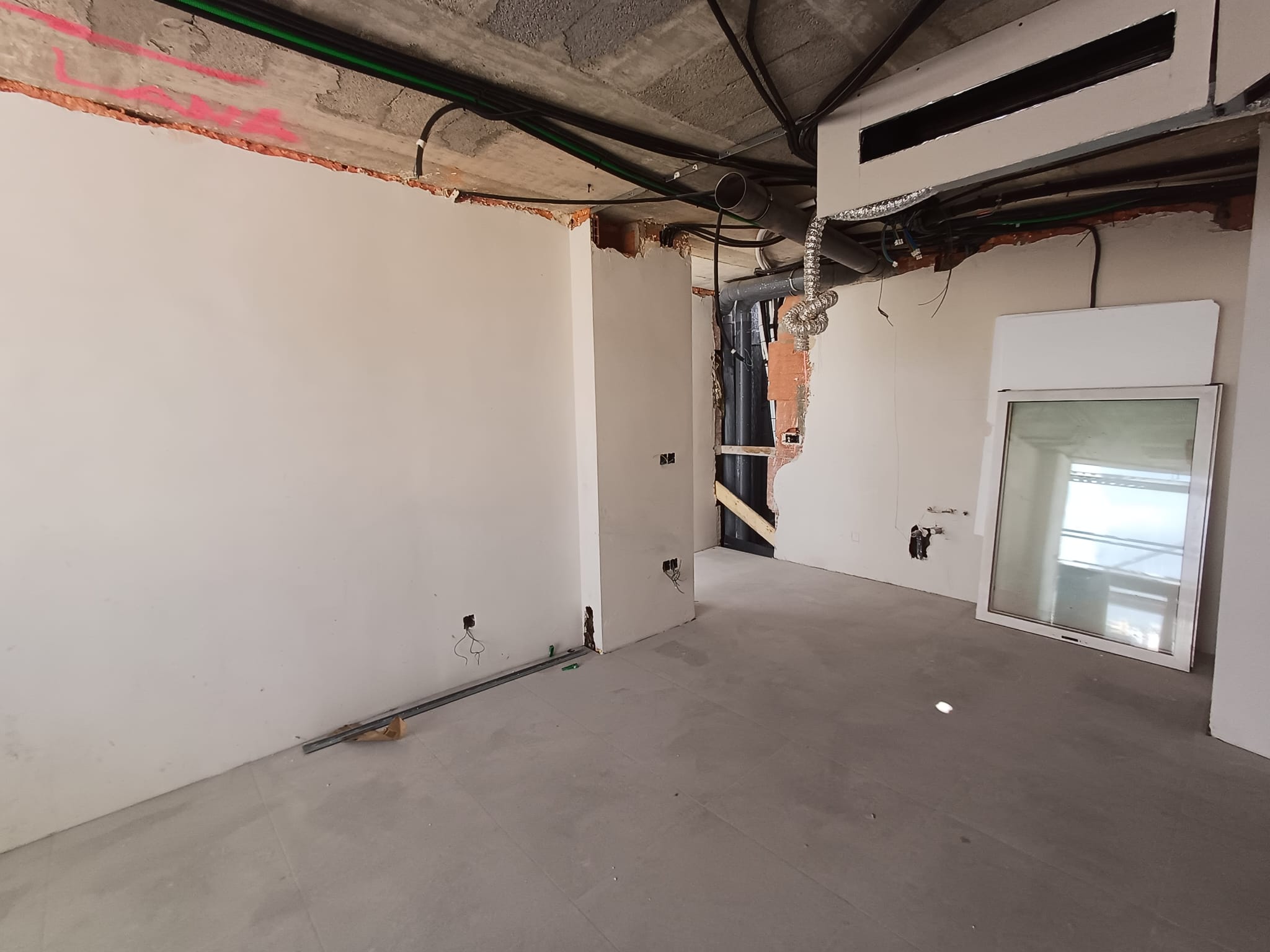 WhatsApp Image 2025-02-20 at 13.02.00